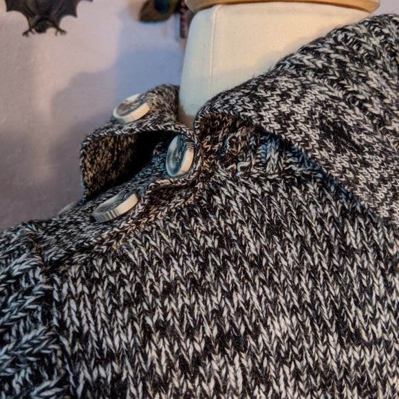 Asymmetrical turtleneck tunic - Picture 3 of 8